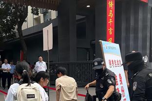 兰德尔谈锡伯杜夸球队：训练里他还骂我们呢 很高兴他有这种感觉